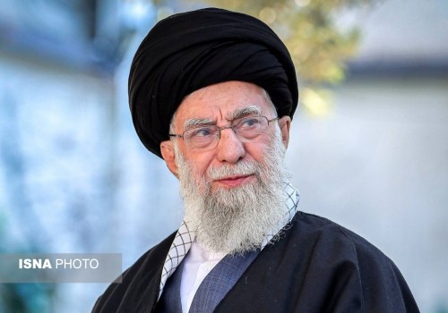 پیکر مطهر رهبر شهید به خاک سپرده شد