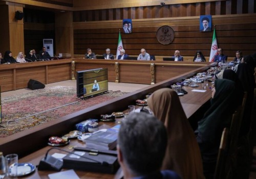 پزشکیان: برای رفع نیازهای جامعه فراتر از دیدگاه‌های سیاسی عمل می‌کنیم