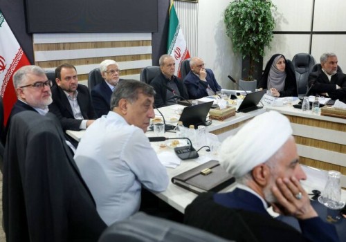 پزشکیان: نیاز باشد برای صرفه‌جویی مجموعه‌های فرهنگی و ورزشی تعطیل میشوند/ اولویت تولید است