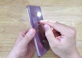 خطرات پنهان زیر پوست چراغ‌قوه‌های به‌ظاهر بی‌خطر گوشی‌ها!